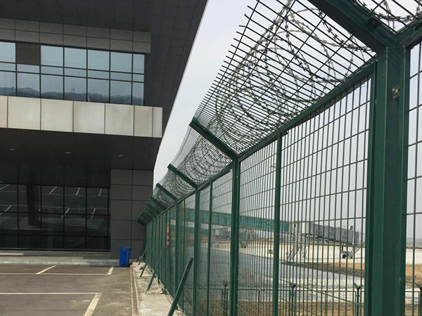 機場鋼筋網(wǎng)圍界圖片3 機場鋼筋網(wǎng)圍界圖片3