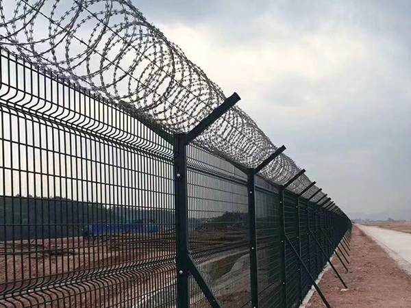 機場鋼筋網(wǎng)圍界圖片4 機場鋼筋網(wǎng)圍界圖片4