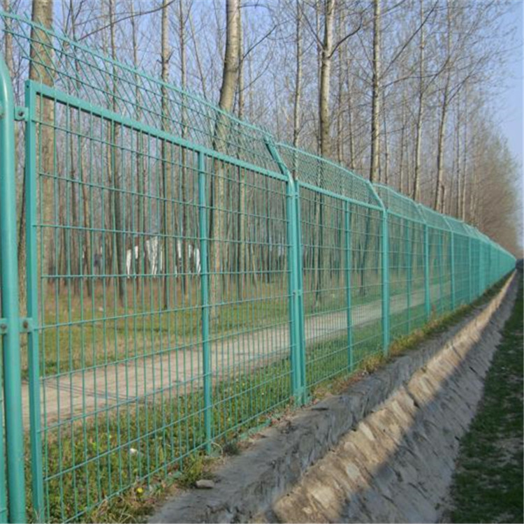 公路護(hù)欄網(wǎng)案例展示圖片3 公路護(hù)欄網(wǎng)案例展示圖片3