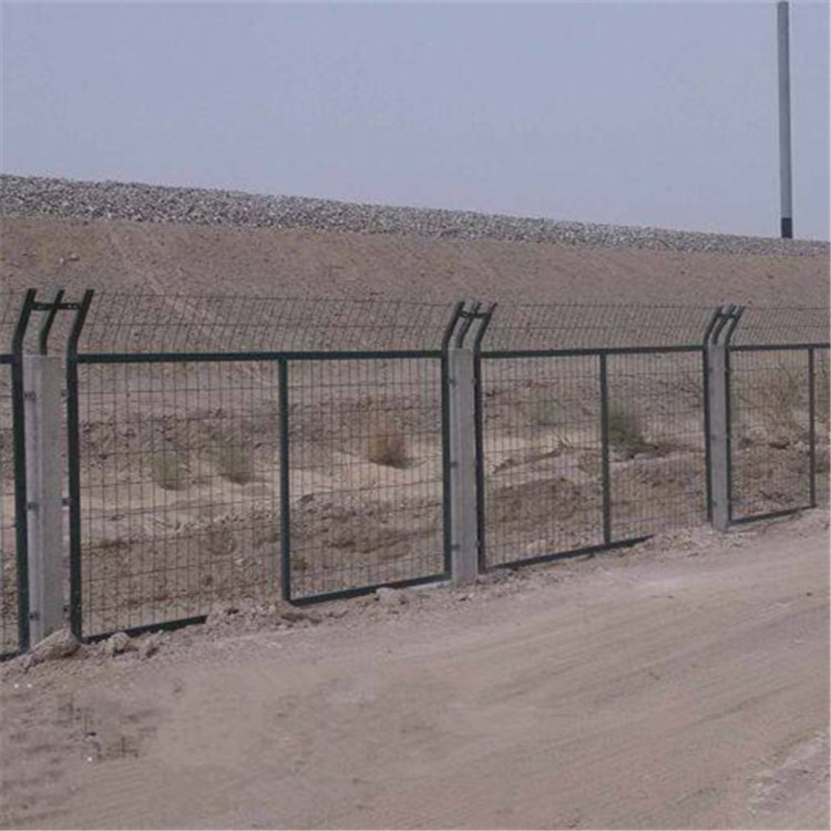 鐵路防護(hù)柵欄案例展示圖片3 鐵路防護(hù)柵欄案例展示圖片3